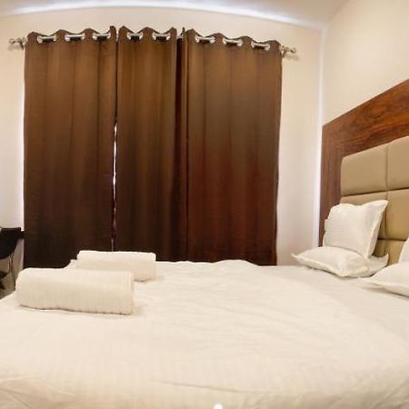 World Residences Srīnagar Екстериор снимка